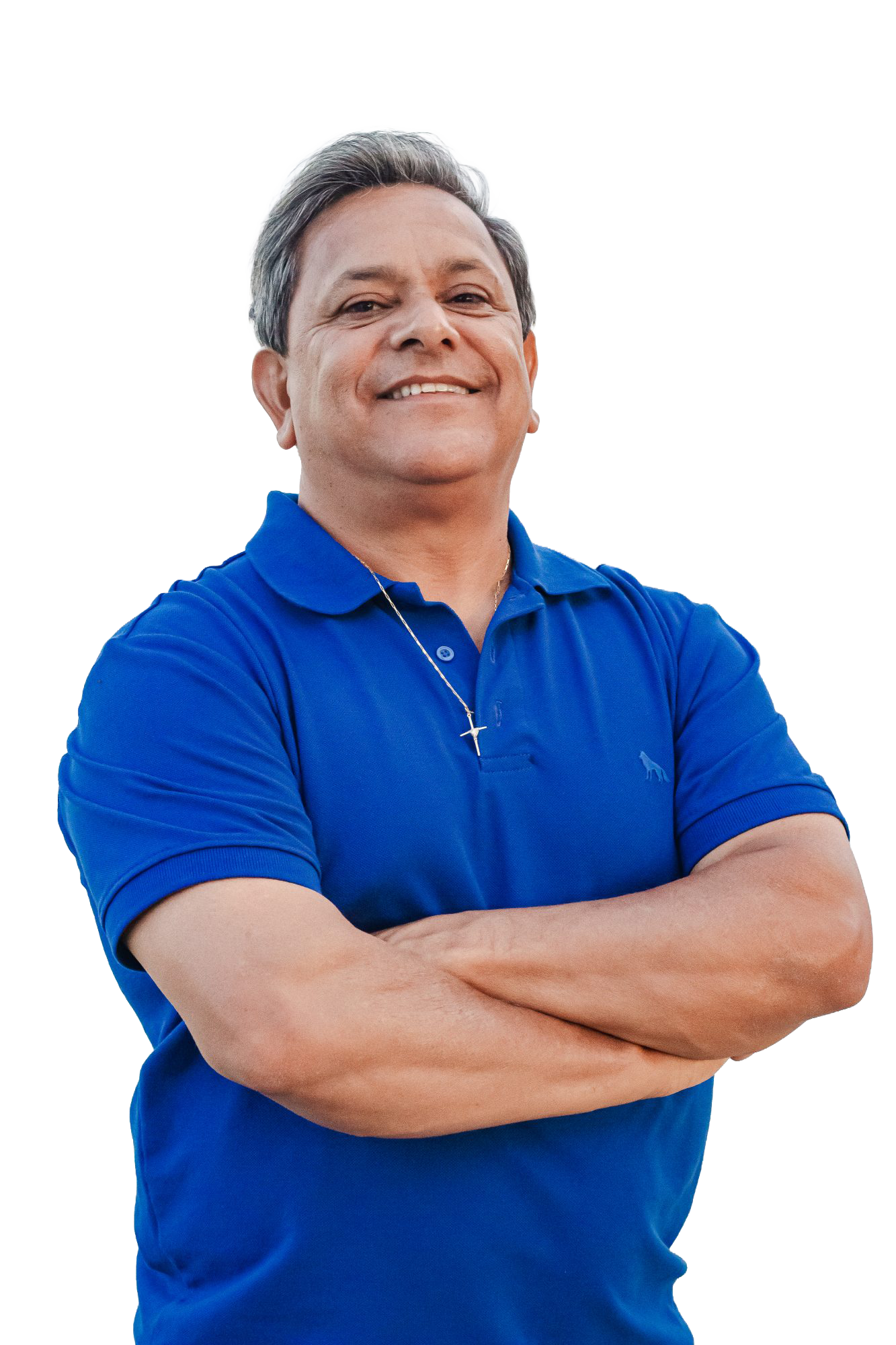 Wellington Mega de camisa azul, de braços cruzados